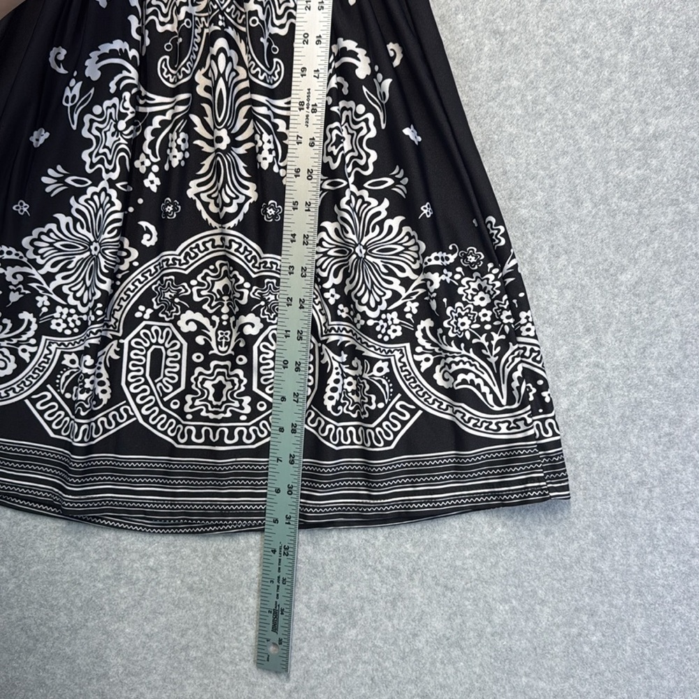 Black and White Patterned Dress - Picture 8 of 9